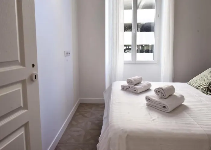 4p Moderne En Centre-ville, 5min Palais & Plages ! - 4p Moderne En Centre-ville, 5min Palais & Plages ! Mae-1683 *